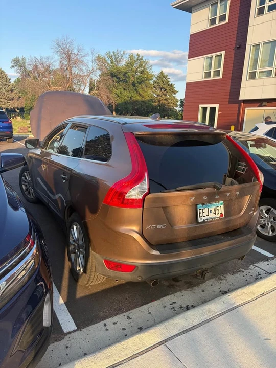 2010 Volvo XC60 1st Gen - Image 2 of 9