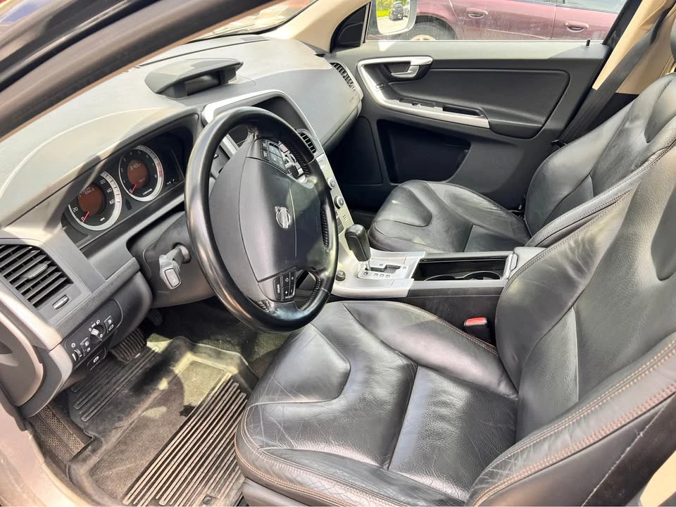 2010 Volvo XC60 1st Gen - Image 7 of 10