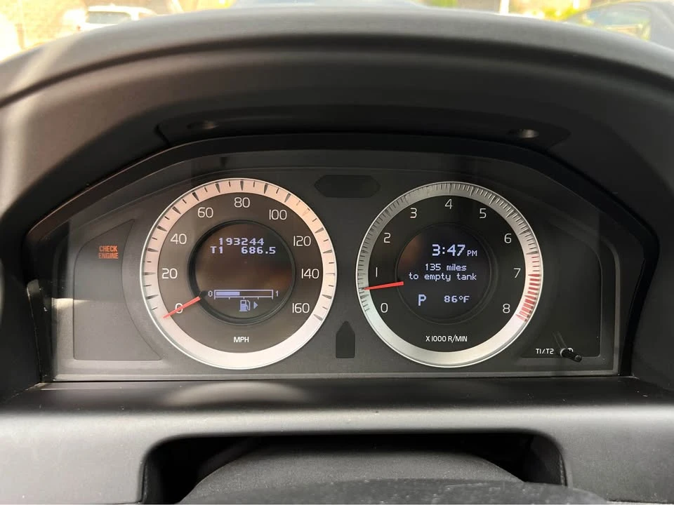 2010 Volvo XC60 1st Gen - Image 9 of 10