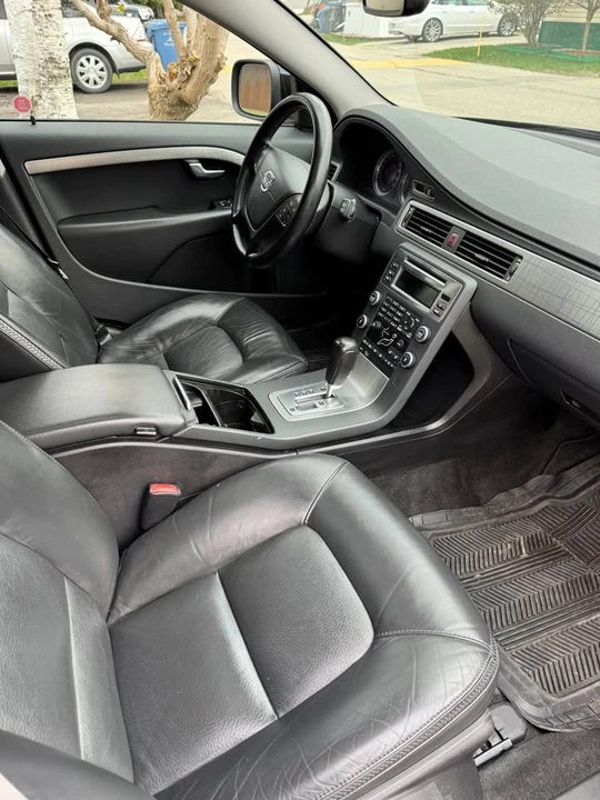 2010 Volvo XC70 3rd Gen - Image 4 of 8