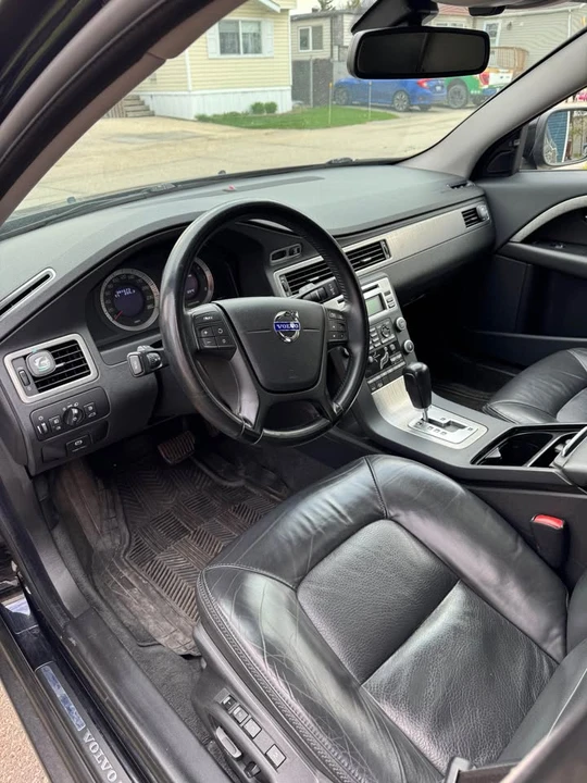 2010 Volvo XC70 3rd Gen - Image 2 of 8