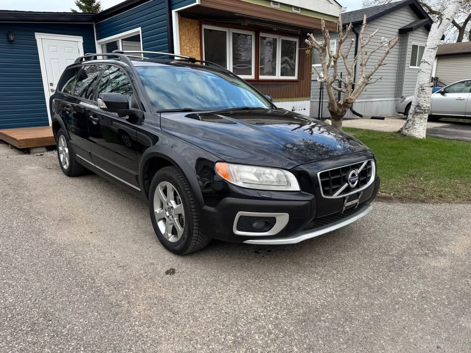 2010 Volvo XC70 3rd Gen - Image 3 of 8