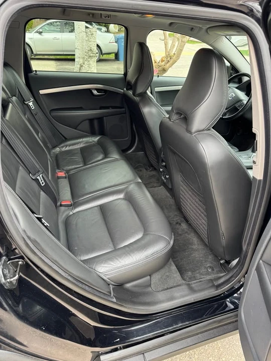 2010 Volvo XC70 3rd Gen - Image 5 of 8