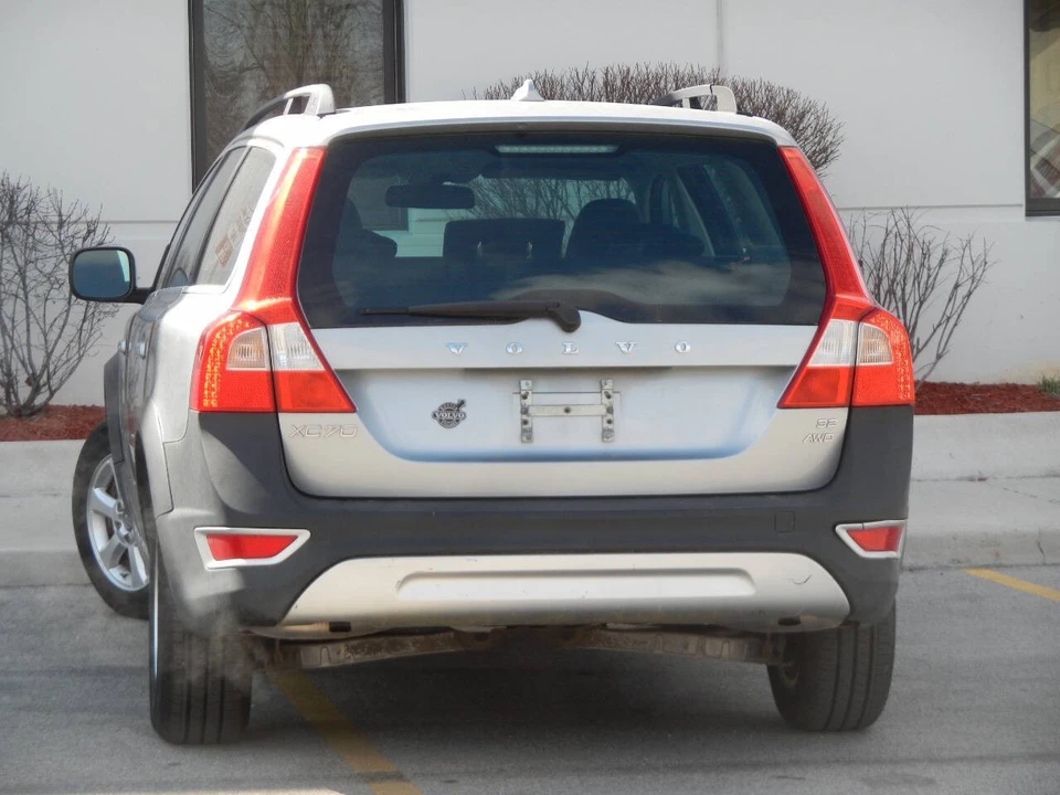 2010 Volvo XC70 3rd Gen - Image 11 of 12
