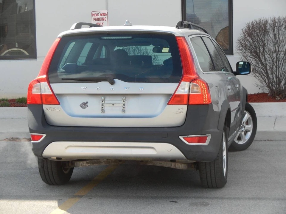 2010 Volvo XC70 3rd Gen - Image 14 of 21