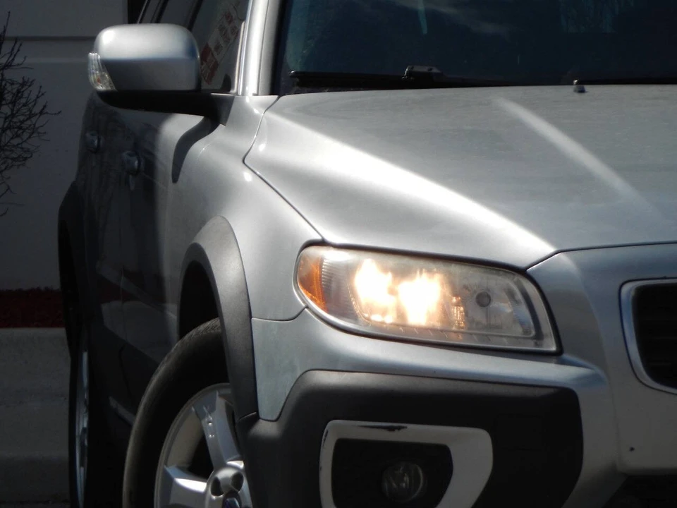 2010 Volvo XC70 3rd Gen - Image 5 of 12