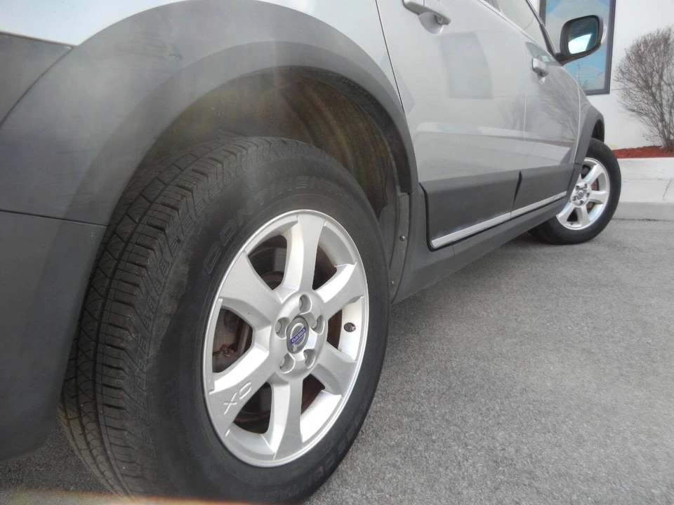 2010 Volvo XC70 3rd Gen - Image 16 of 21