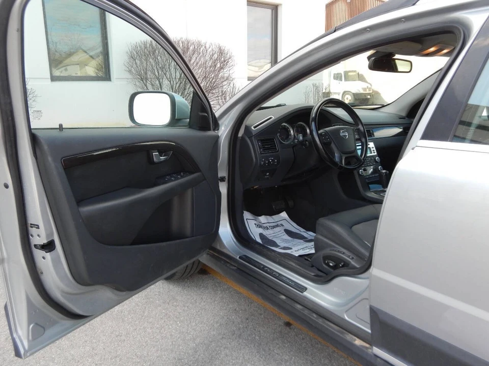 2010 Volvo XC70 3rd Gen - Image 21 of 21