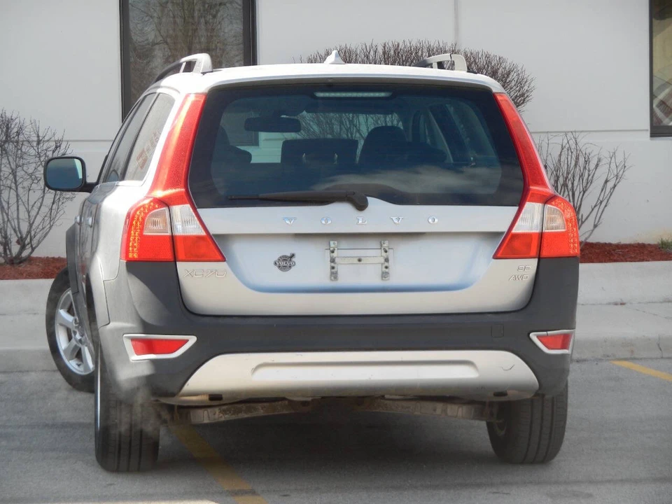 2010 Volvo XC70 3rd Gen - Image 11 of 12