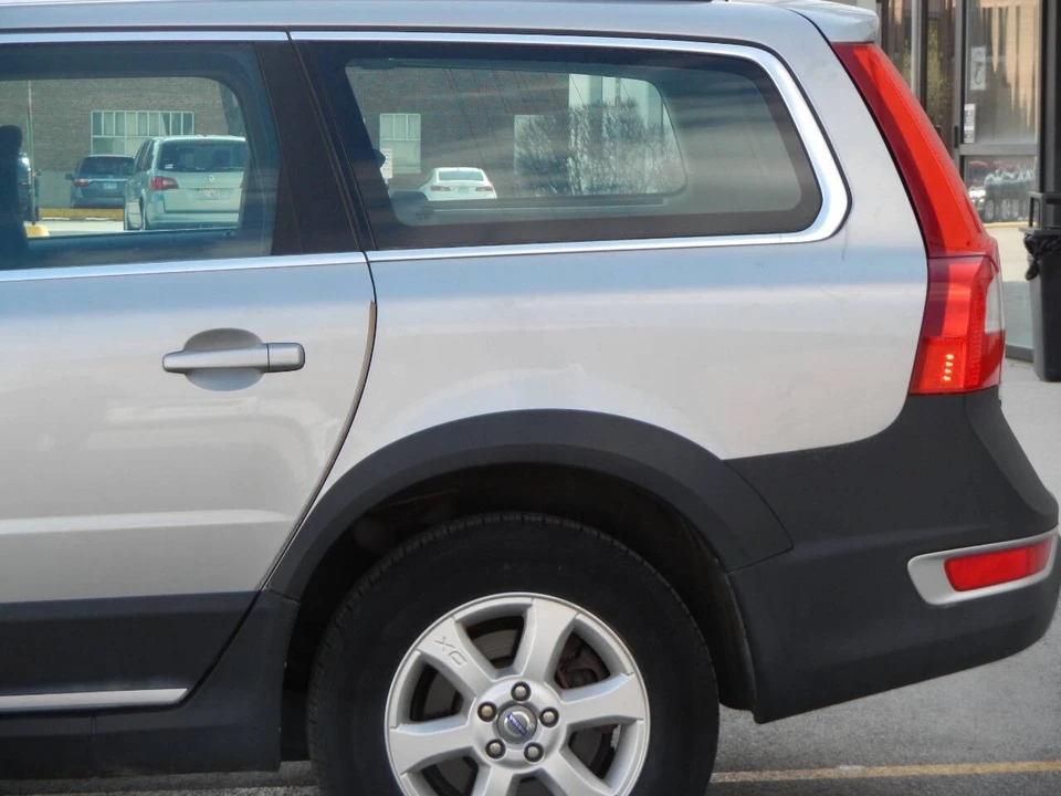 2010 Volvo XC70 3rd Gen - Image 9 of 12