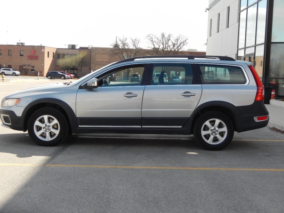 2010 Volvo XC70 3rd Gen - Image 8 of 12