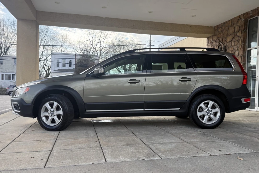 2010 Volvo XC70 3rd Gen - Image 3 of 8