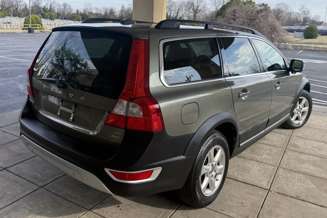 2010 Volvo XC70 3rd Gen - Image 2 of 8