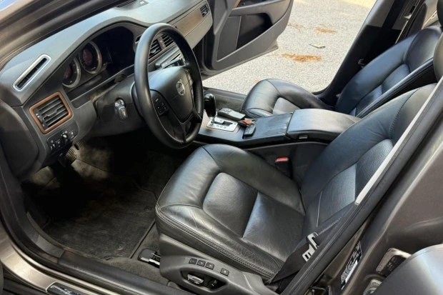 2010 Volvo XC70 3rd Gen - Image 4 of 8