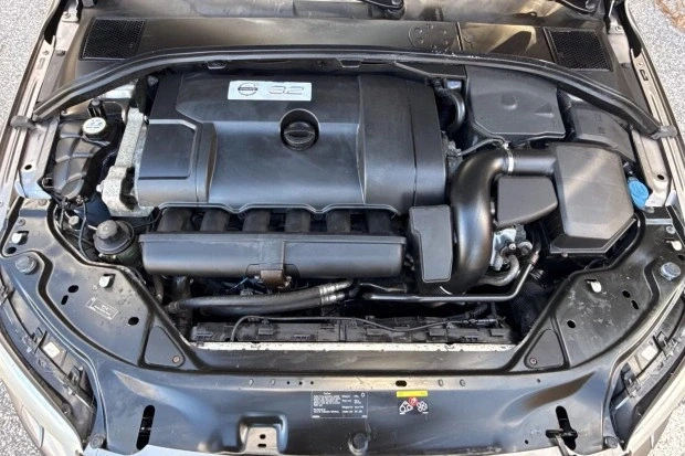 2010 Volvo XC70 3rd Gen - Image 6 of 8