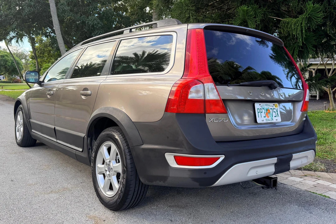 2010 Volvo XC70 3rd Gen - Image 4 of 31