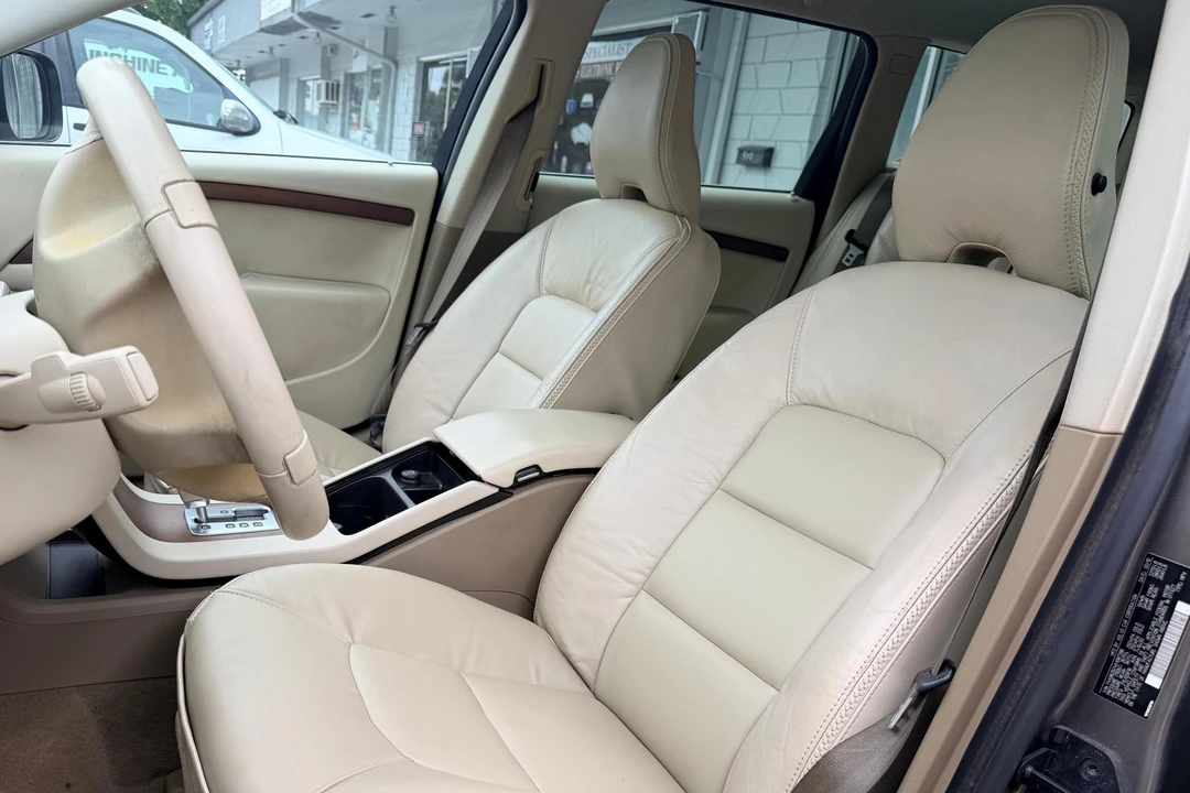 2010 Volvo XC70 3rd Gen - Image 31 of 31