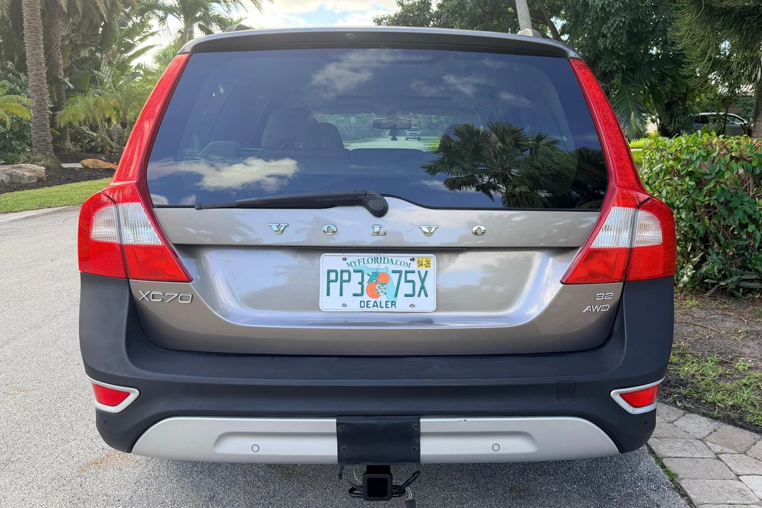 2010 Volvo XC70 3rd Gen - Image 5 of 31