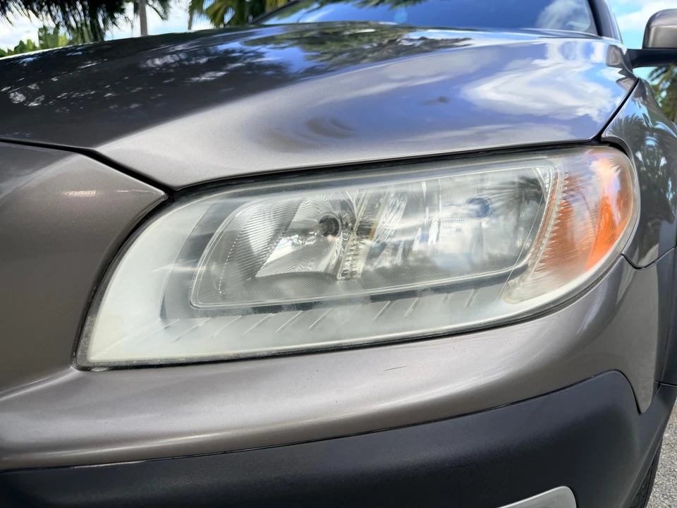 2010 Volvo XC70 3rd Gen - Image 19 of 31