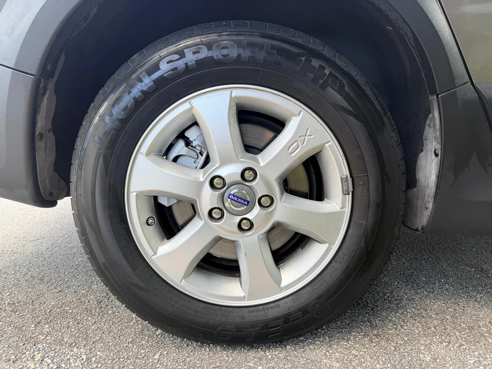 2010 Volvo XC70 3rd Gen - Image 28 of 31