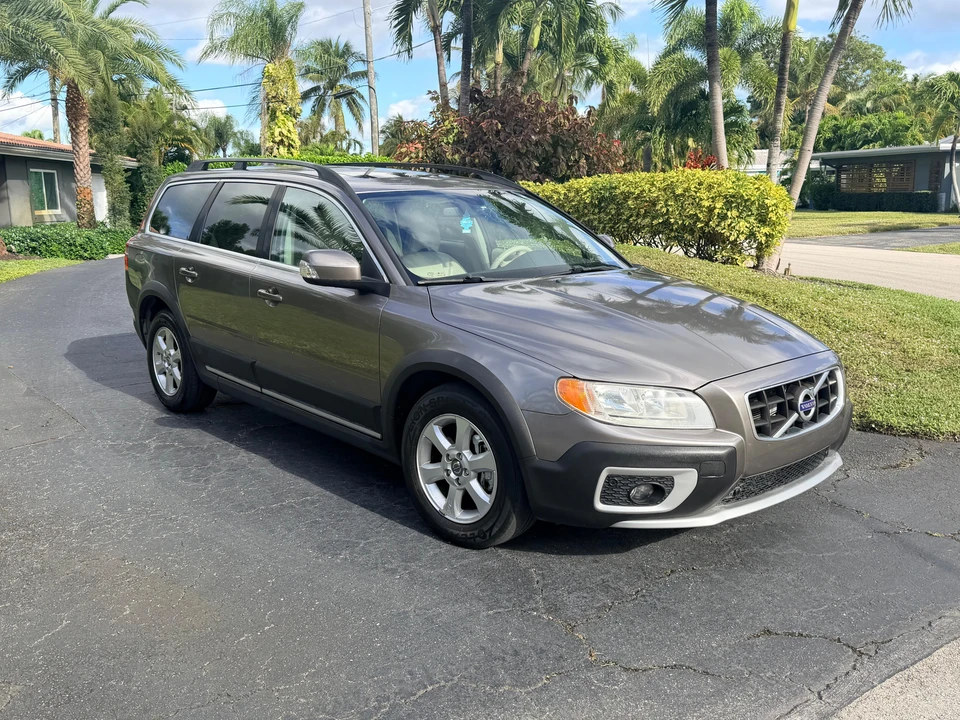 2010 Volvo XC70 3rd Gen - Image 15 of 31