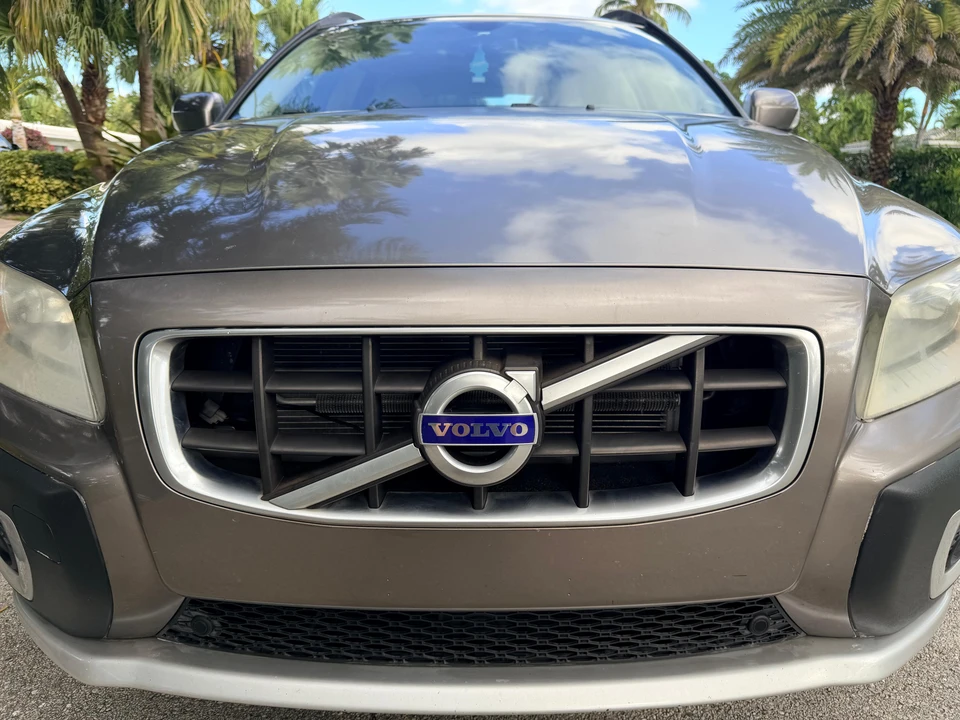 2010 Volvo XC70 3rd Gen - Image 17 of 31