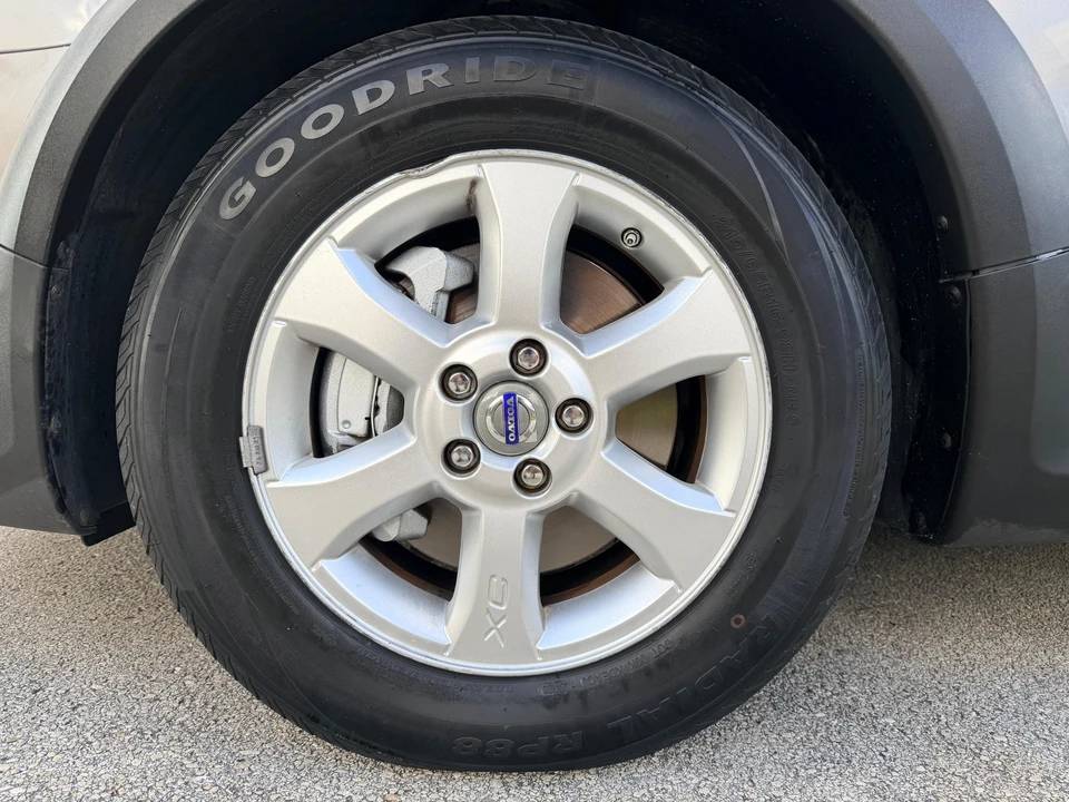 2010 Volvo XC70 3rd Gen - Image 26 of 31
