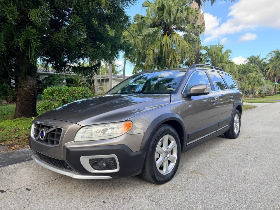 2010 Volvo XC70 3rd Gen - Image 7 of 31