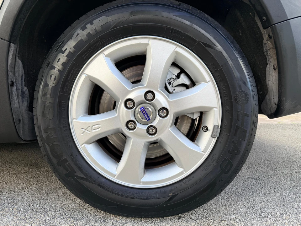 2010 Volvo XC70 3rd Gen - Image 27 of 31