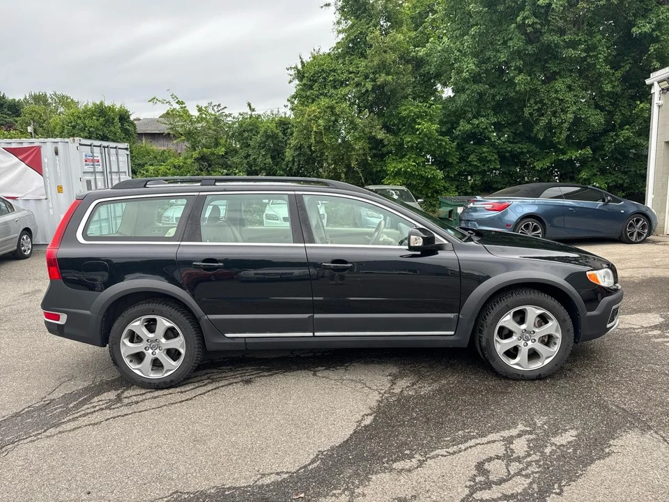 2010 Volvo XC70 3rd Gen - Image 8 of 21