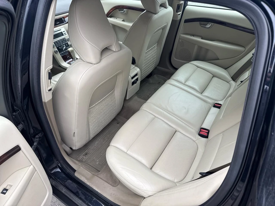 2010 Volvo XC70 3rd Gen - Image 11 of 21