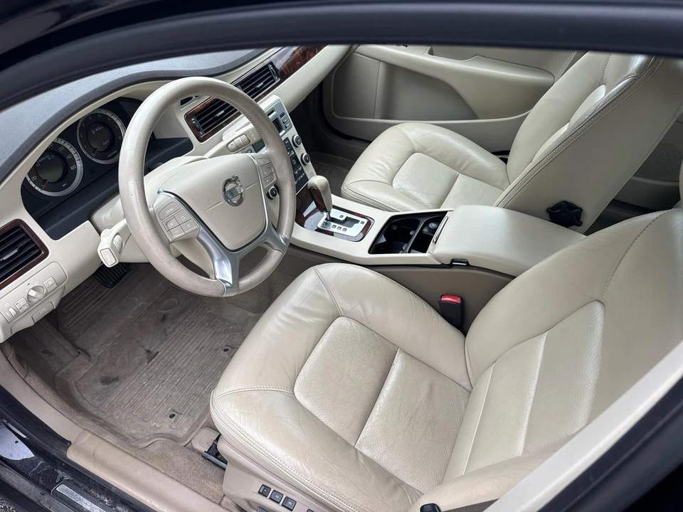 2010 Volvo XC70 3rd Gen - Image 10 of 21