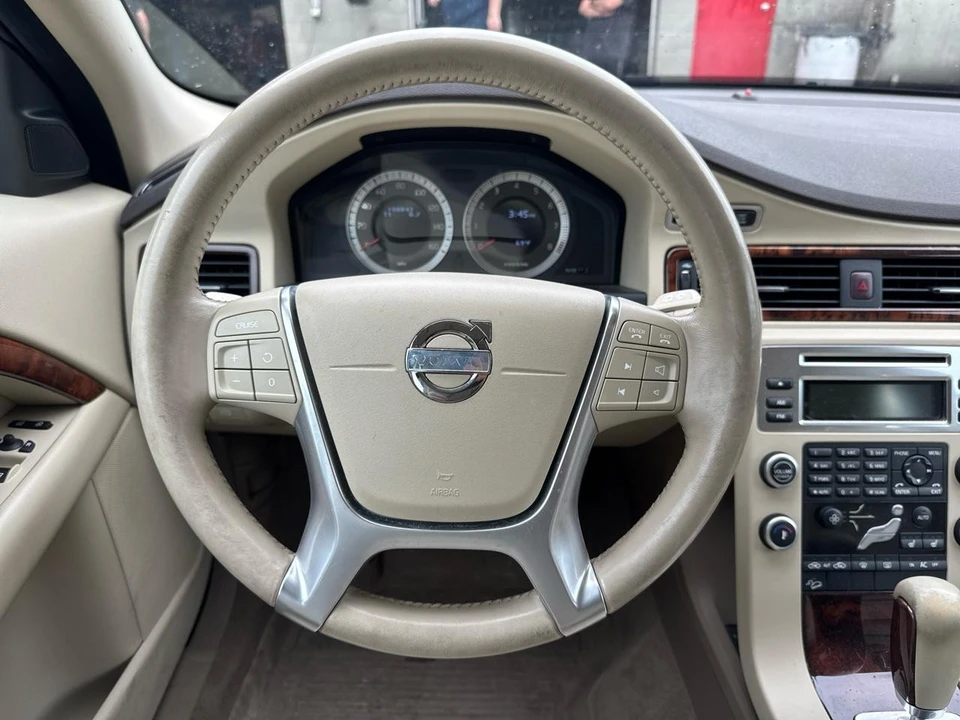 2010 Volvo XC70 3rd Gen - Image 15 of 21