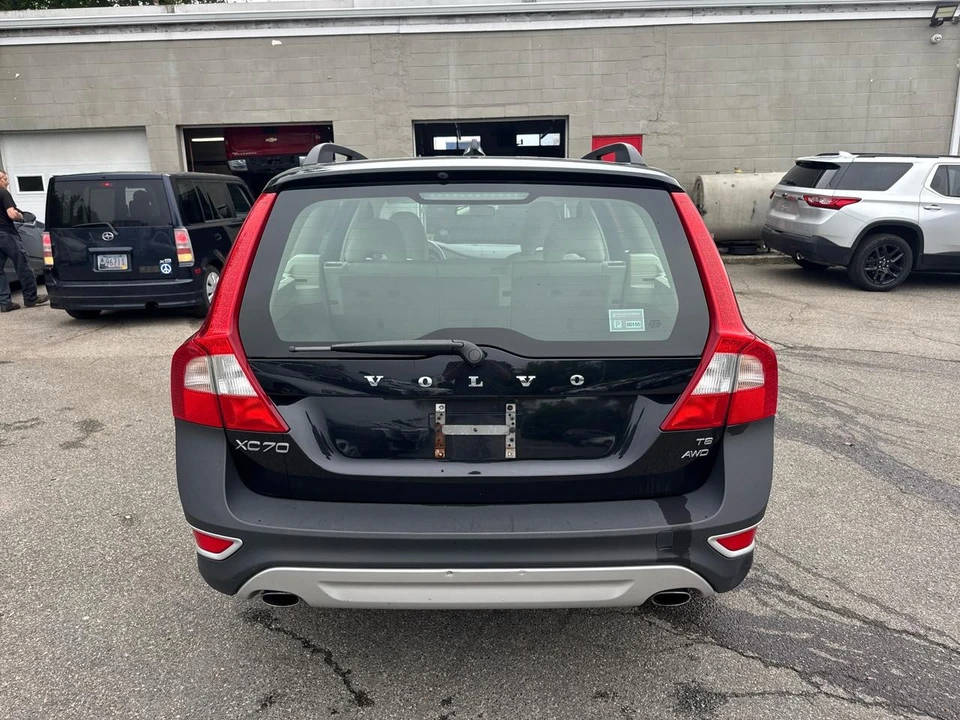 2010 Volvo XC70 3rd Gen - Image 6 of 21