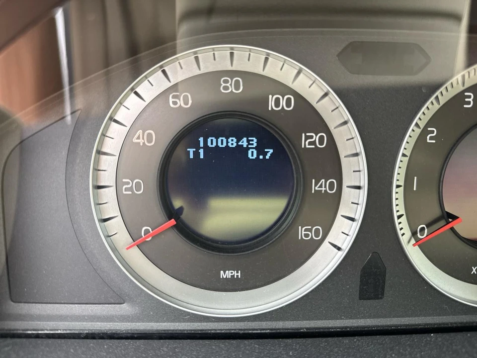2010 Volvo XC70 3rd Gen - Image 19 of 21