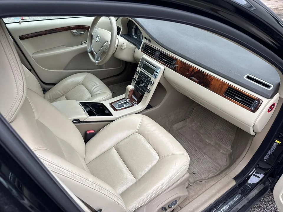 2010 Volvo XC70 3rd Gen - Image 14 of 21