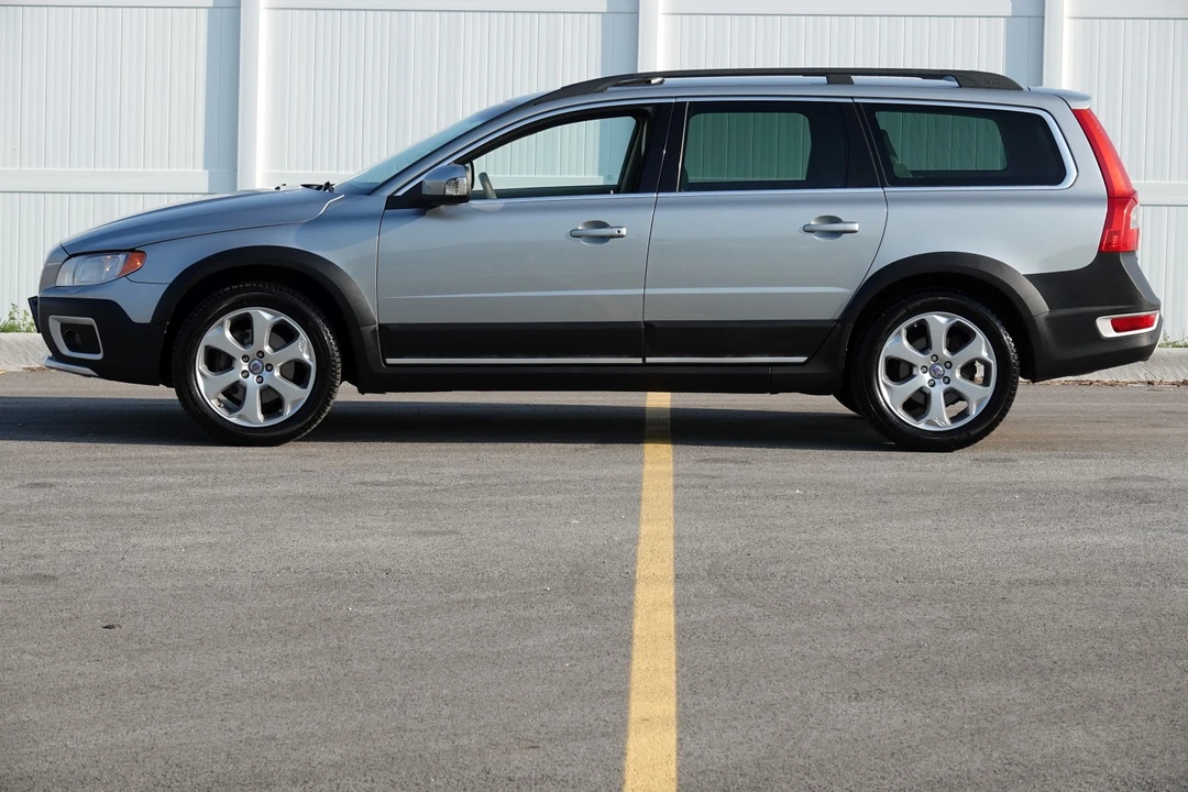 2010 Volvo XC70 3rd Gen - Image 29 of 31