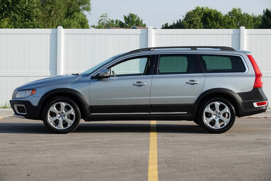 2010 Volvo XC70 3rd Gen - Image 30 of 31