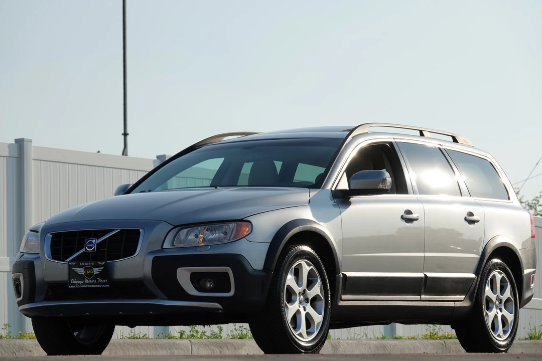 2010 Volvo XC70 3rd Gen - Image 2 of 31