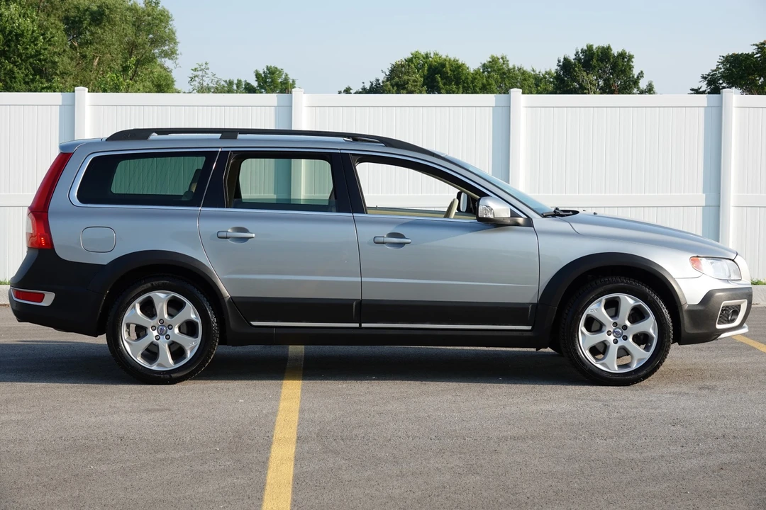 2010 Volvo XC70 3rd Gen - Image 21 of 31