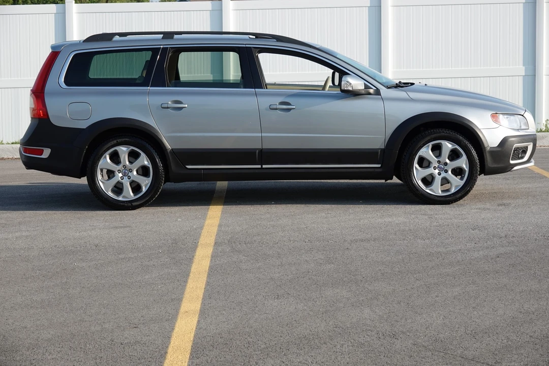 2010 Volvo XC70 3rd Gen - Image 20 of 31