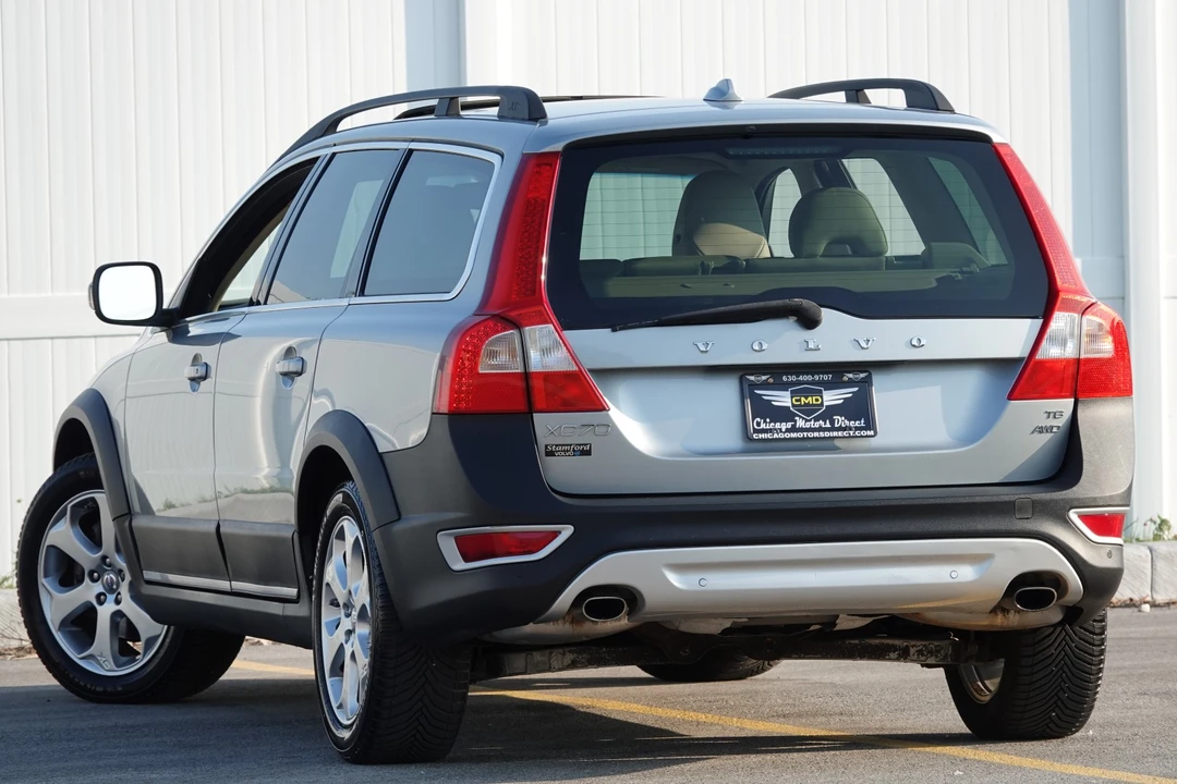 2010 Volvo XC70 3rd Gen - Image 25 of 31