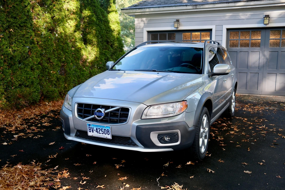 2010 Volvo XC70 3rd Gen - Image 6 of 31