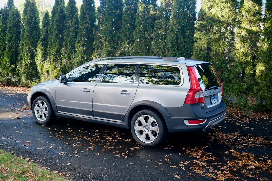 2010 Volvo XC70 3rd Gen - Image 10 of 31