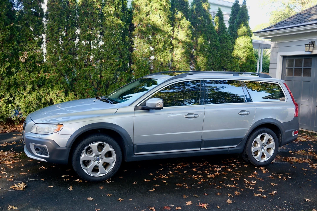 2010 Volvo XC70 3rd Gen - Image 7 of 31