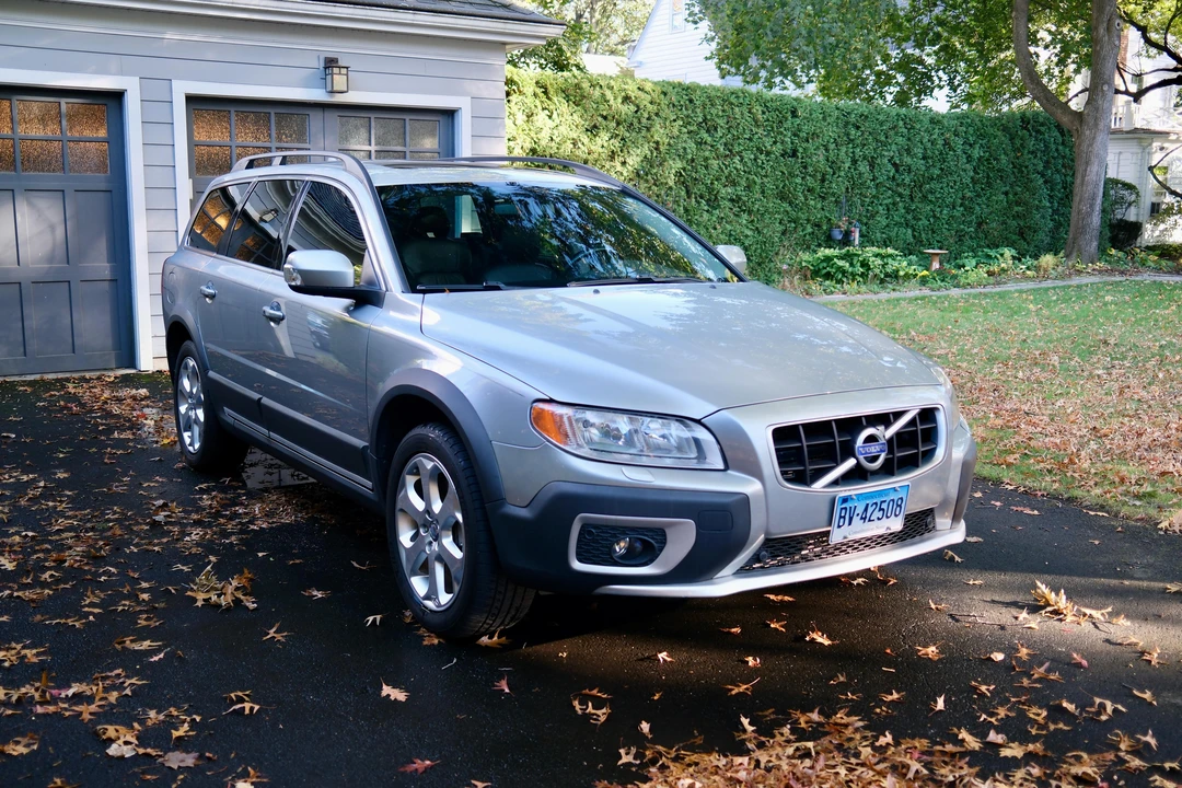 2010 Volvo XC70 3rd Gen - Image 15 of 31