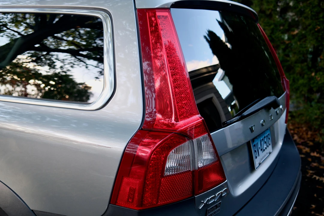 2010 Volvo XC70 3rd Gen - Image 28 of 31