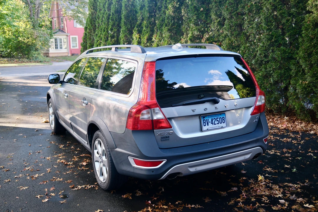 2010 Volvo XC70 3rd Gen - Image 12 of 31