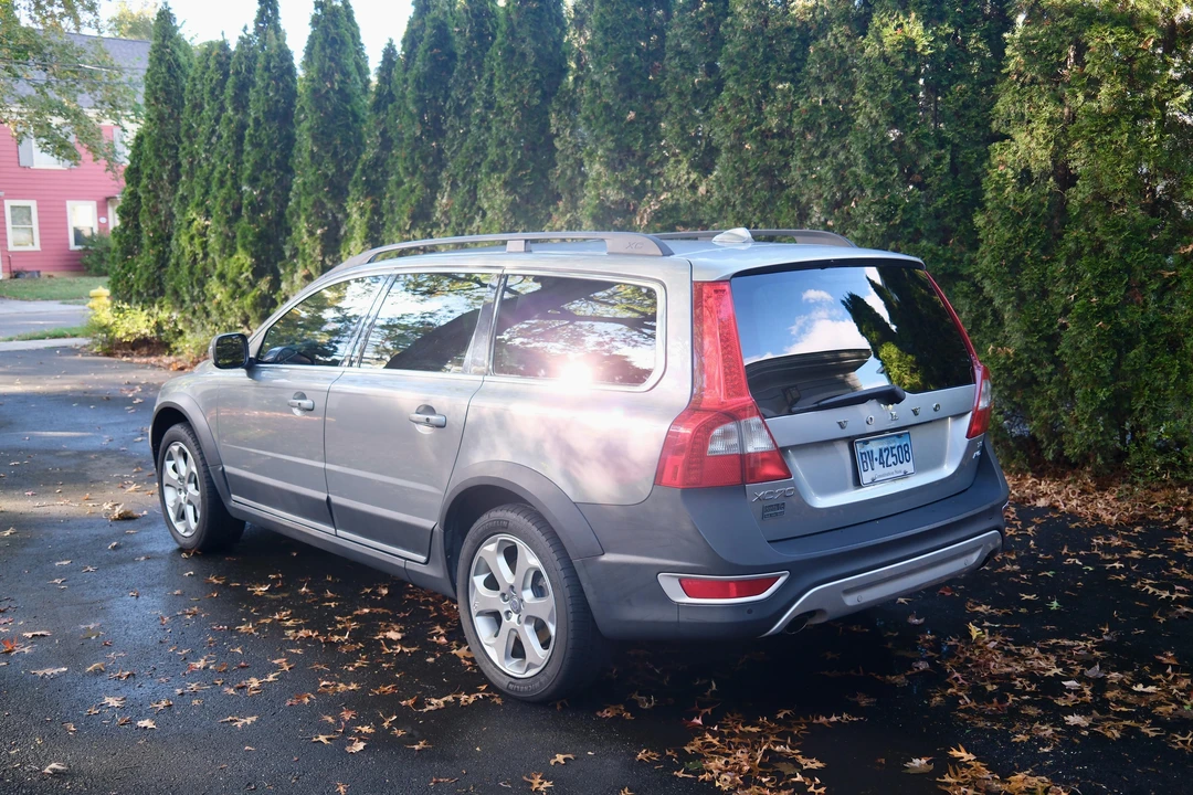 2010 Volvo XC70 3rd Gen - Image 11 of 31