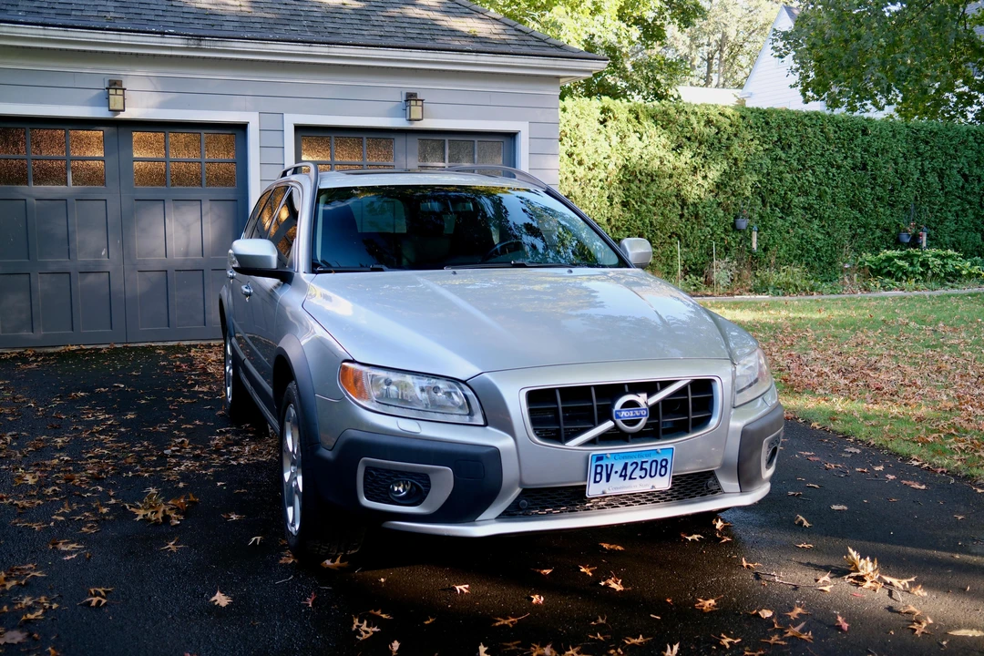 2010 Volvo XC70 3rd Gen - Image 16 of 31